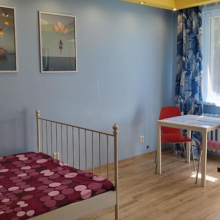 Studiospanie Studio Kapitana Z Balkonem Na Parterze กดัญสก์ ภายนอก รูปภาพ